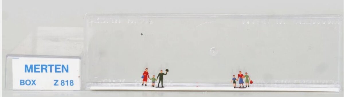 Merten 818 Z Scale Group Travelers Figures ( Two Groups)