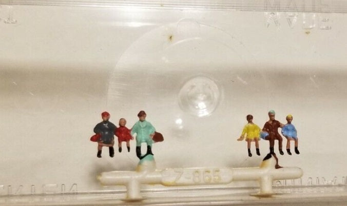 Merten Z 865 Z Scale Sitting Figures (Set of 6)