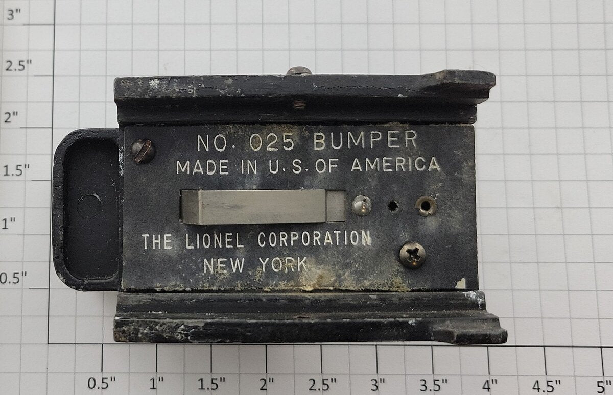 Lionel 025-11 Lionel Pre-war Track Bumper with Missing Guard and Chipped Paint