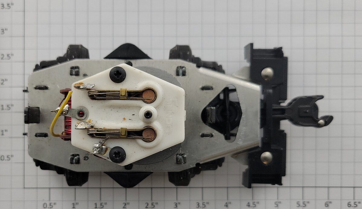 Lionel 8030-101 GP7 / GP9 Diesel Motor Truck with Black Sides, Steps and Coupler