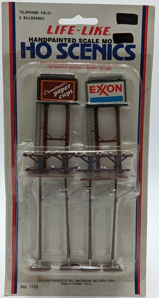 Life Like 1132 HO Scale 4 Telephone Poles & 2 Billboards