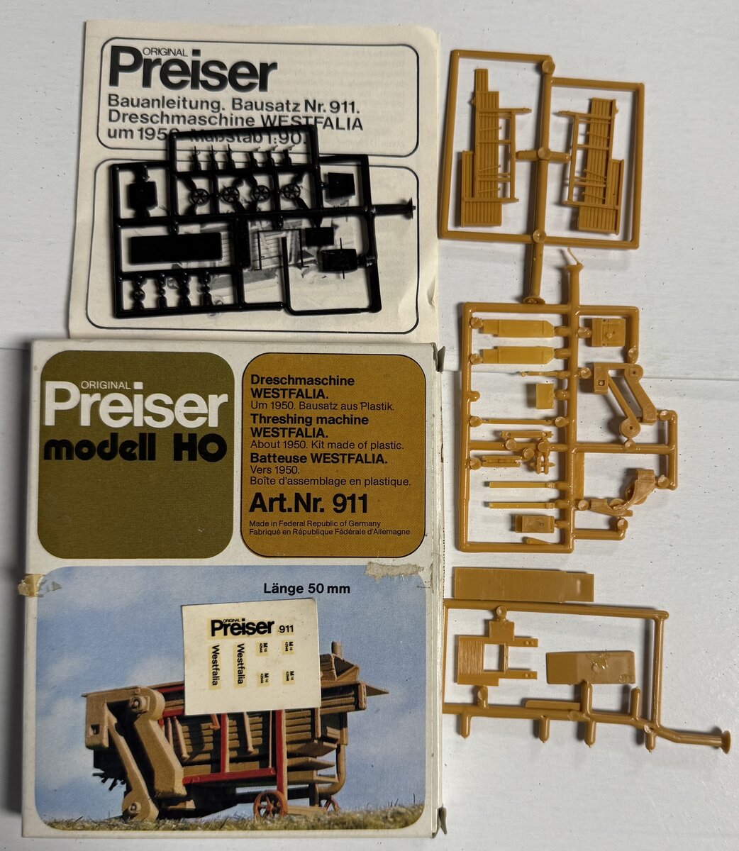 Preiser 911 HO Westfalia (Threshing Machine) Plastic Model Kit