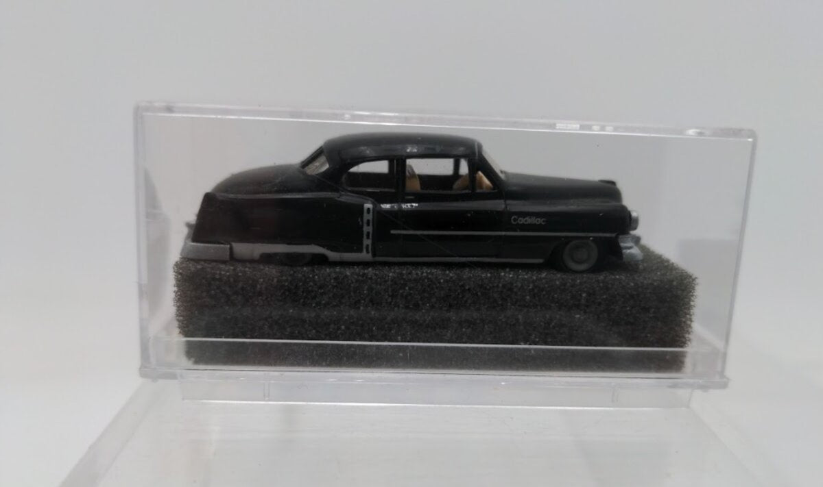 Revell 83401 1:87 Scale Praline Black Sedan Caddy Limousine Normal