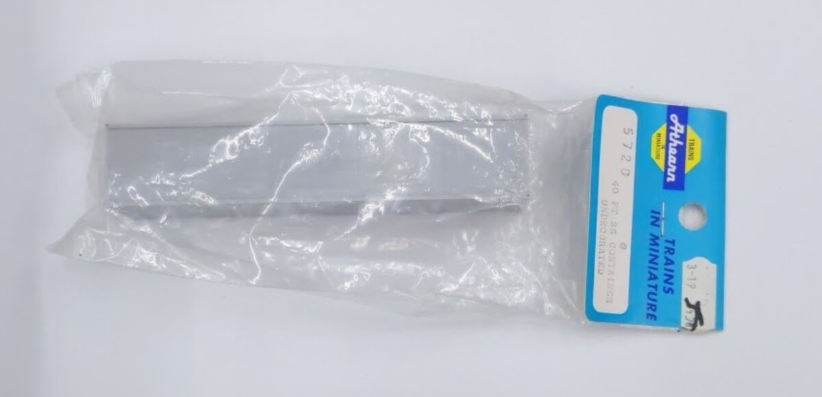 Athearn 5720 HO Scale 40' SS Undecorated Gray Container