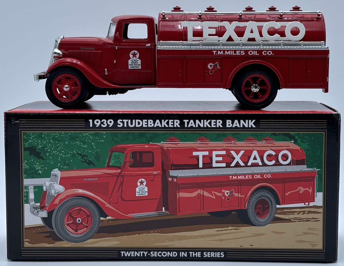 Ertl 21590P 1:25 Texaco 1939 Studebaker Tanker Bank