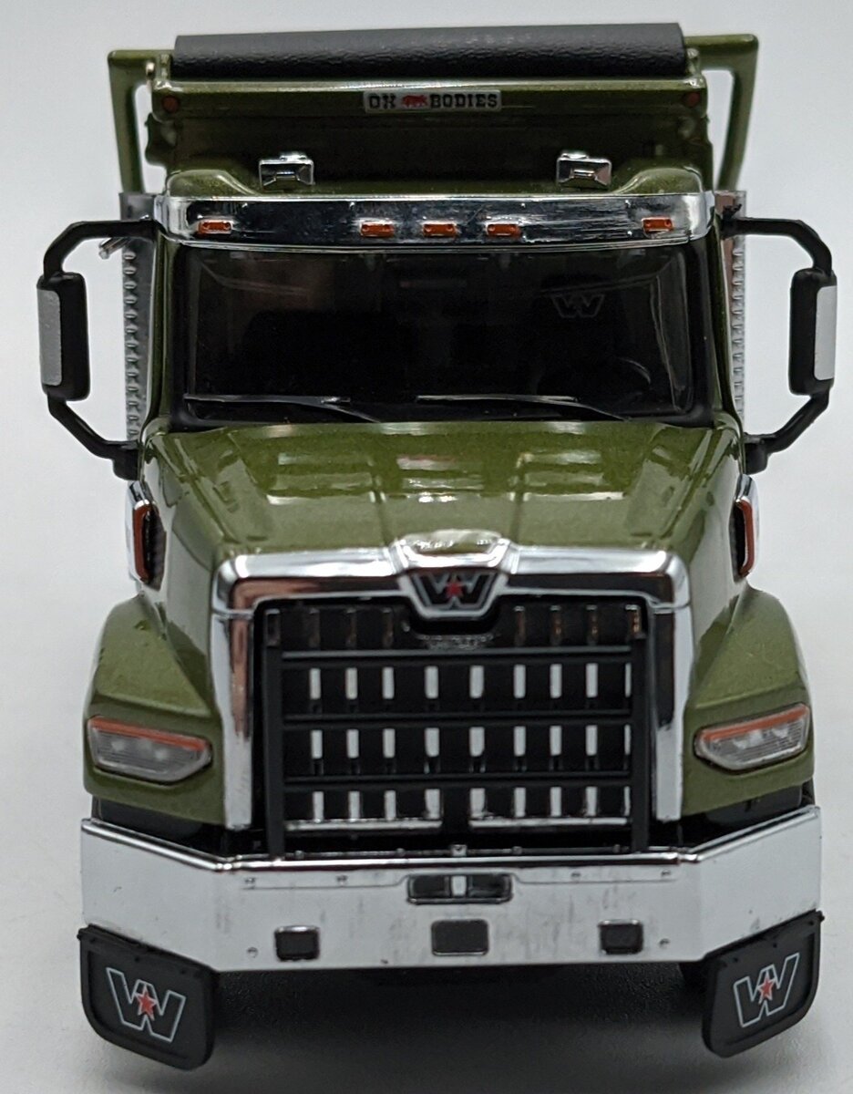 DieCast Masters 71086 1:50 Western Star Stampede Dump Truck with Pusher Axle