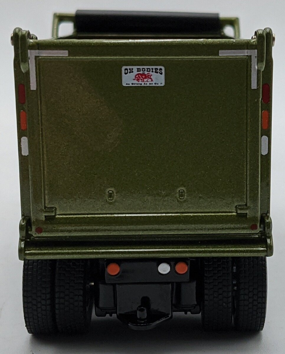 DieCast Masters 71086 1:50 Western Star Stampede Dump Truck with Pusher Axle