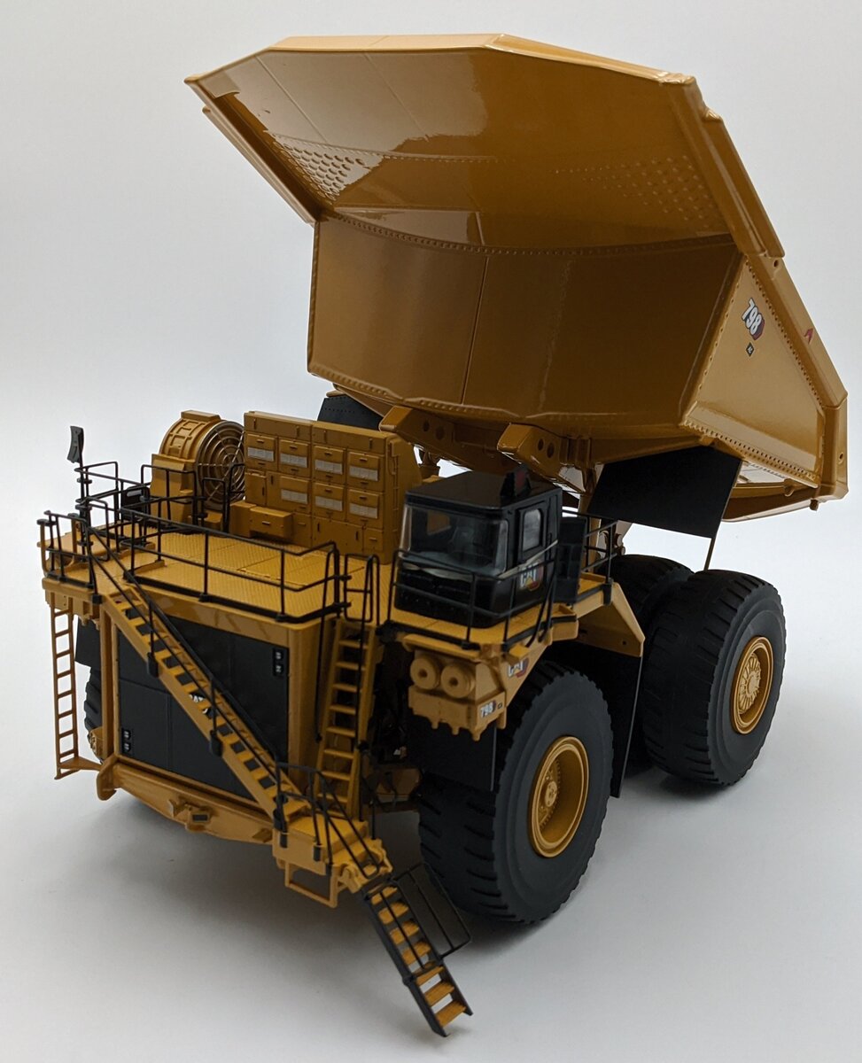 DieCast Masters 85671 1:50 Caterpillar 798 AC Mining Truck