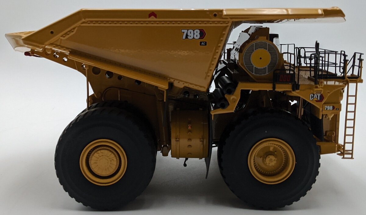DieCast Masters 85671 1:50 Caterpillar 798 AC Mining Truck