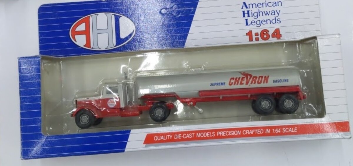AHL L53303 1:64 Chevron Gasoline Tractor Tank Peterbilt 260