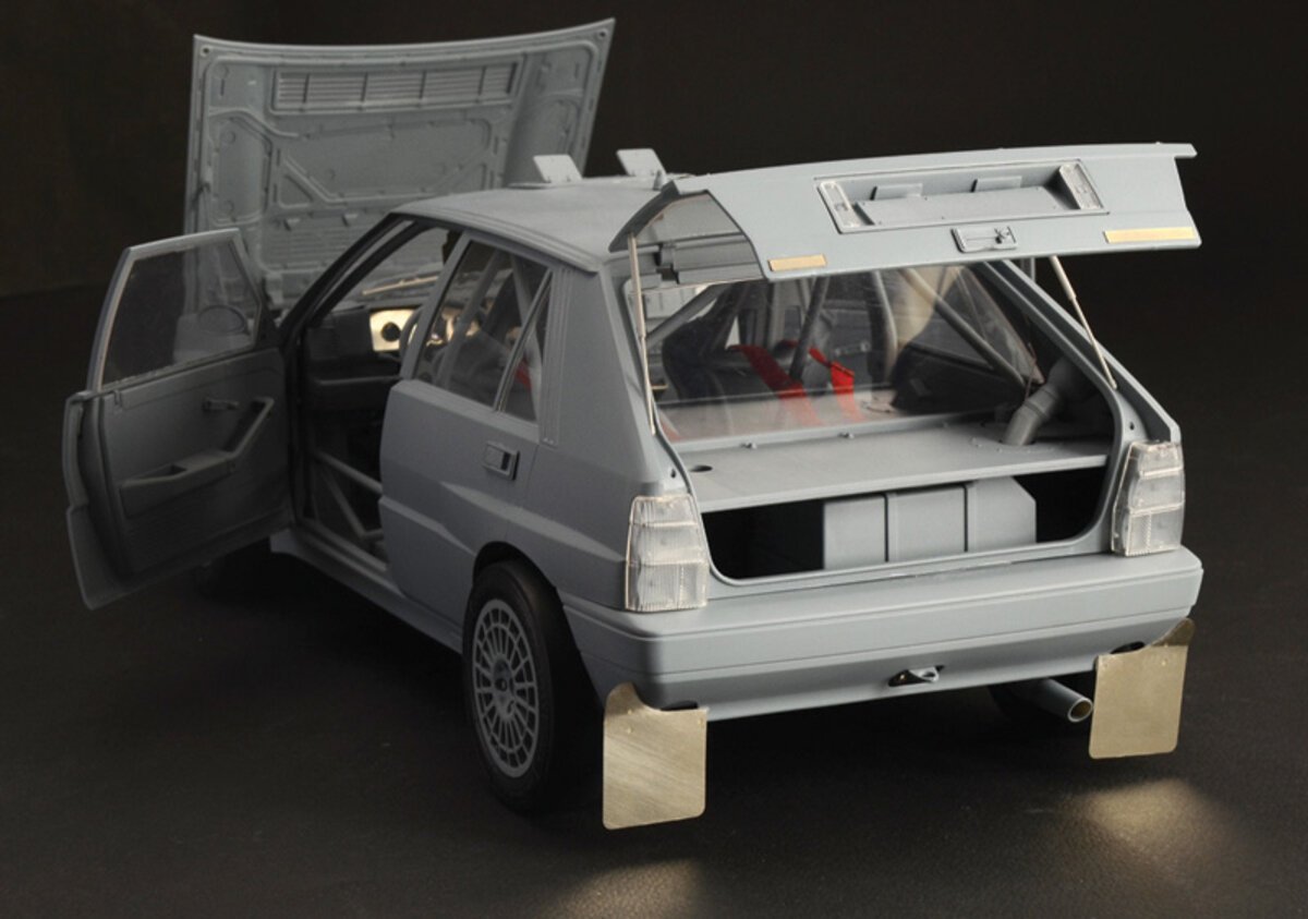 Italeri 4709 1:12 Lancia Delta HF Integrale 16v Plastic Model Kit