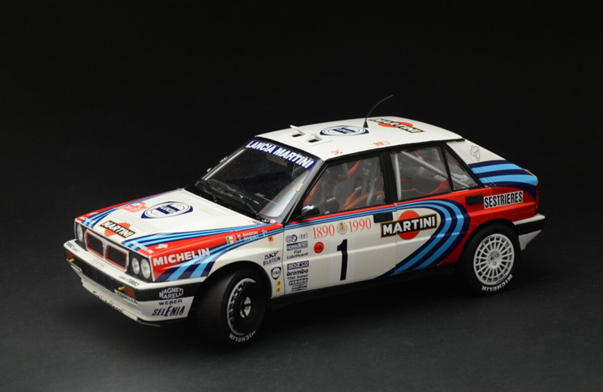 Italeri 4709 1:12 Lancia Delta HF Integrale 16v Plastic Model Kit