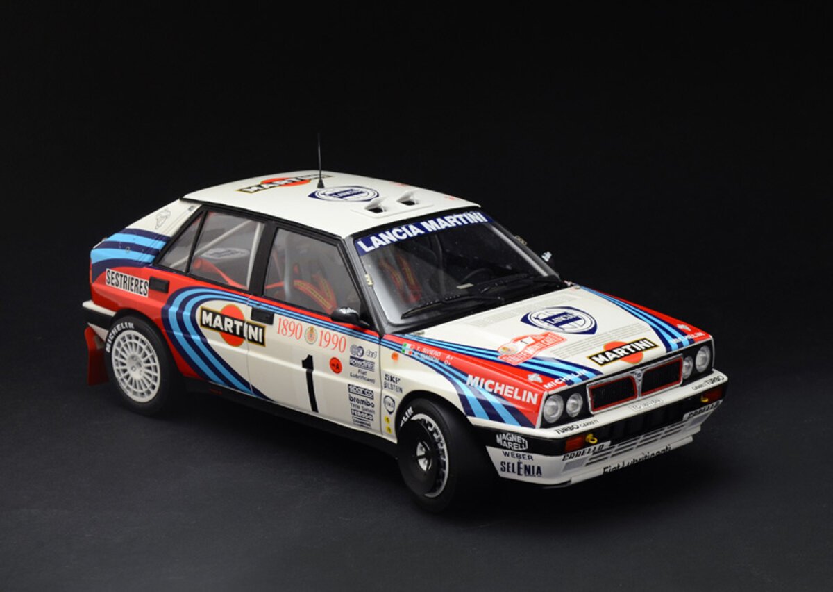 Italeri 4709 1:12 Lancia Delta HF Integrale 16v Plastic Model Kit