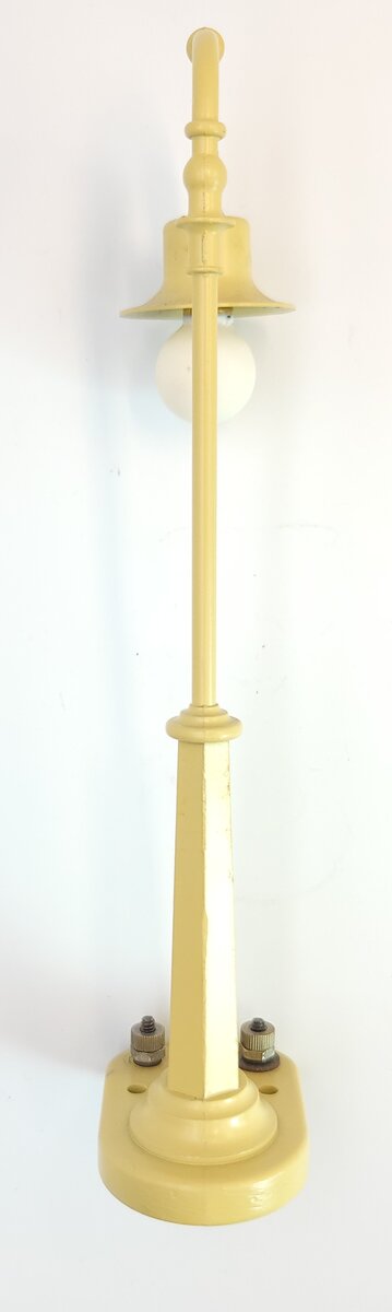 Lionel 58-19 Painted Metal Goose Neck Street Lamp