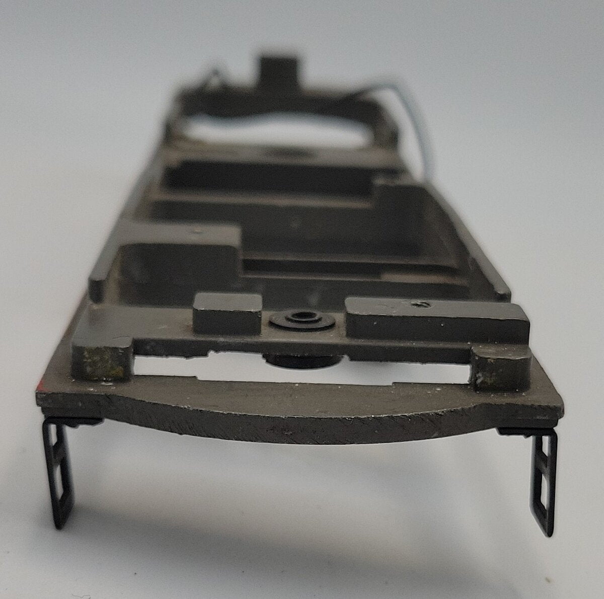 Lionel 2023-48 Gray Alco Frame with Red Striping, Ladders and Bulb with Wiring