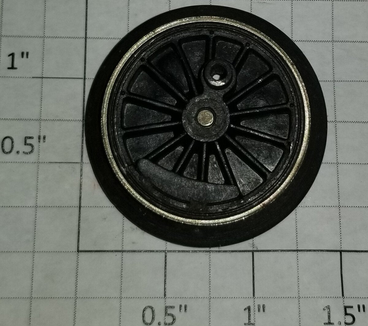 Lionel 227-39 Gear End Wheel with Axle
