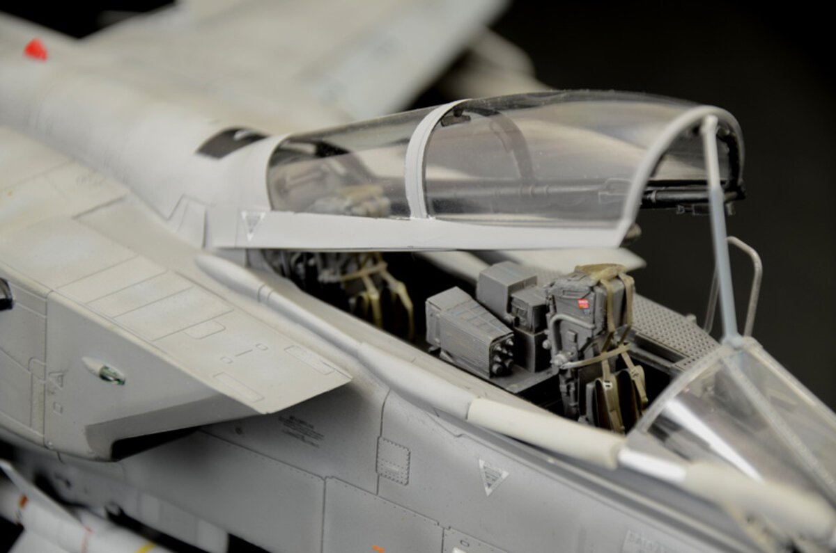 Italeri 2517 1:32 Tornado ECR Military Aircraft Plane Plastic Model Kit