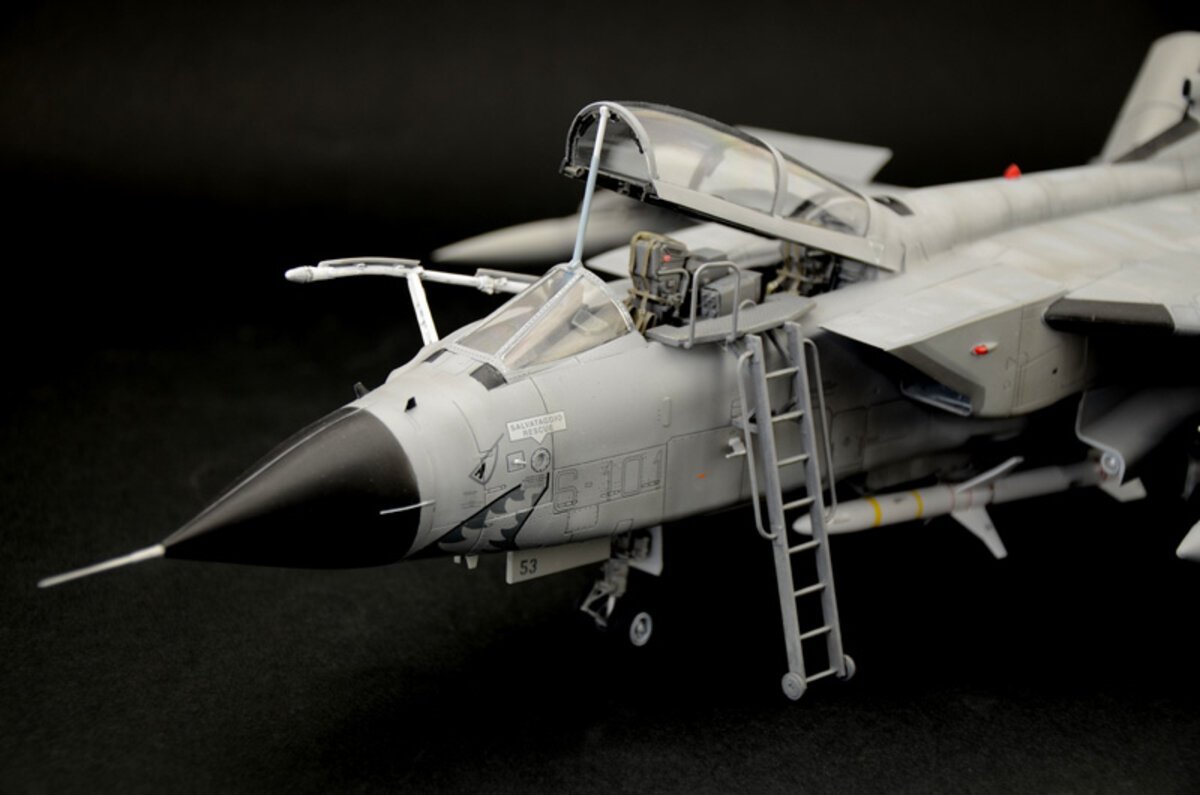 Italeri 2517 1:32 Tornado ECR Military Aircraft Plane Plastic Model Kit