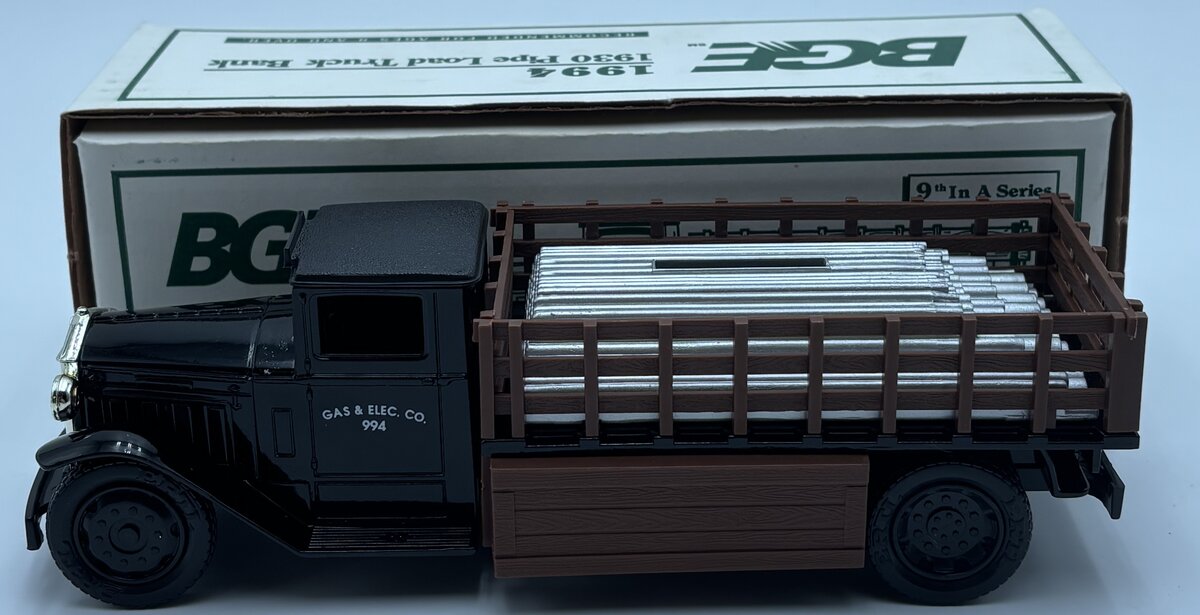 Ertl B803 1:43 Navy Blue Truck Bank Gas & Elec. Co. 994 Pipe Load