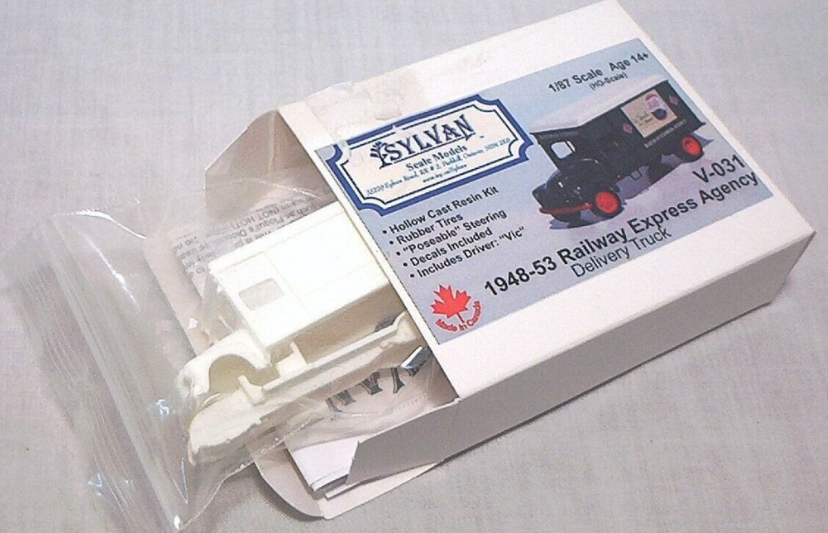 Sylvan Scale Models V-031 HO 1948-53 Railway Express Agency Delivery Truck Kit