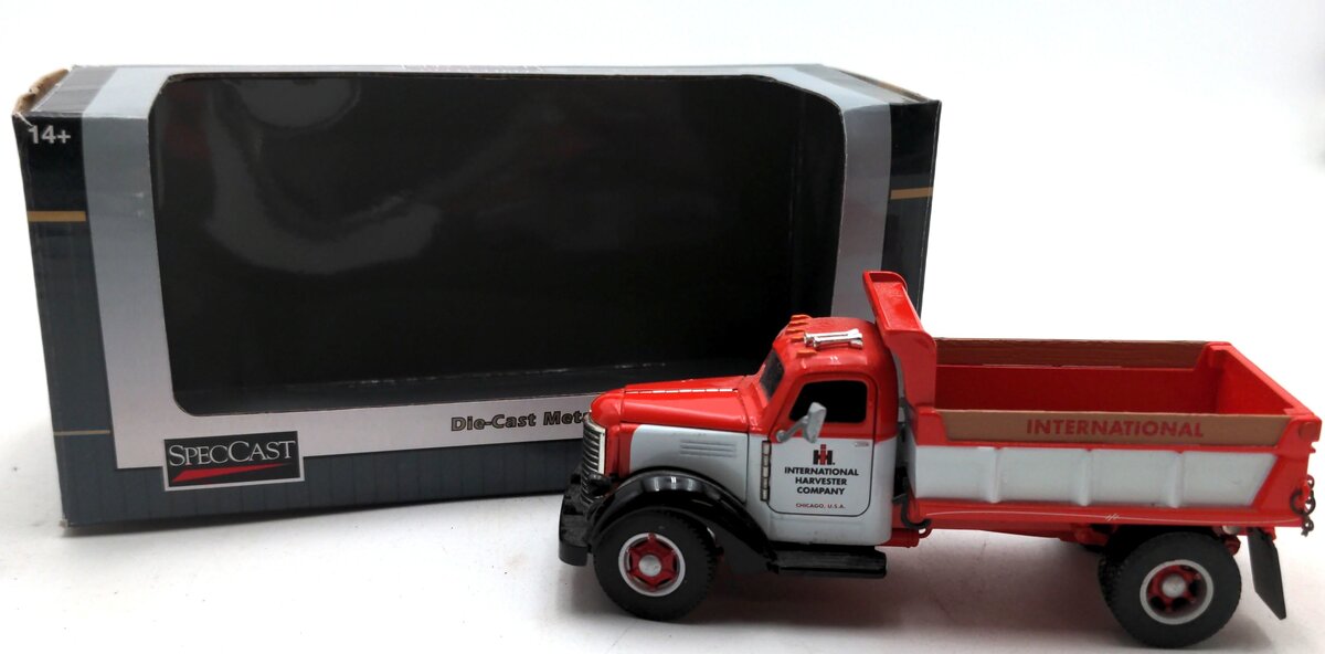 SpecCast ZJD-1631 1:50 Scale Harverster Dump IHC Truck Replica Die-Cast
