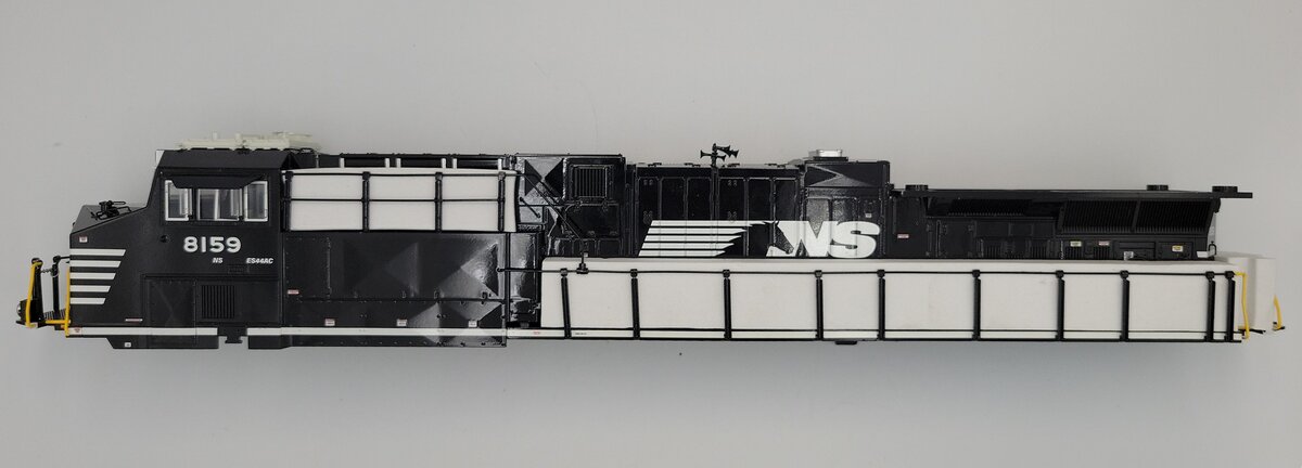 Lionel 8159-1 O Gauge Norfolk Southern Superbass Electric Diesel Loco Shell