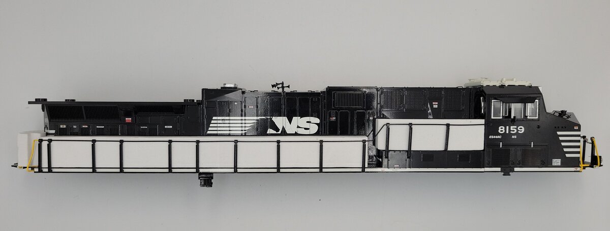 Lionel 8159-1 O Gauge Norfolk Southern Superbass Electric Diesel Loco Shell