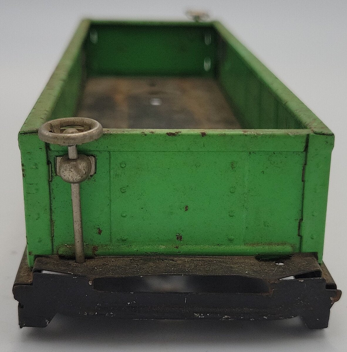 Lionel 812 Prewar Light Green Tinplate Gondola with Frame and Brakes