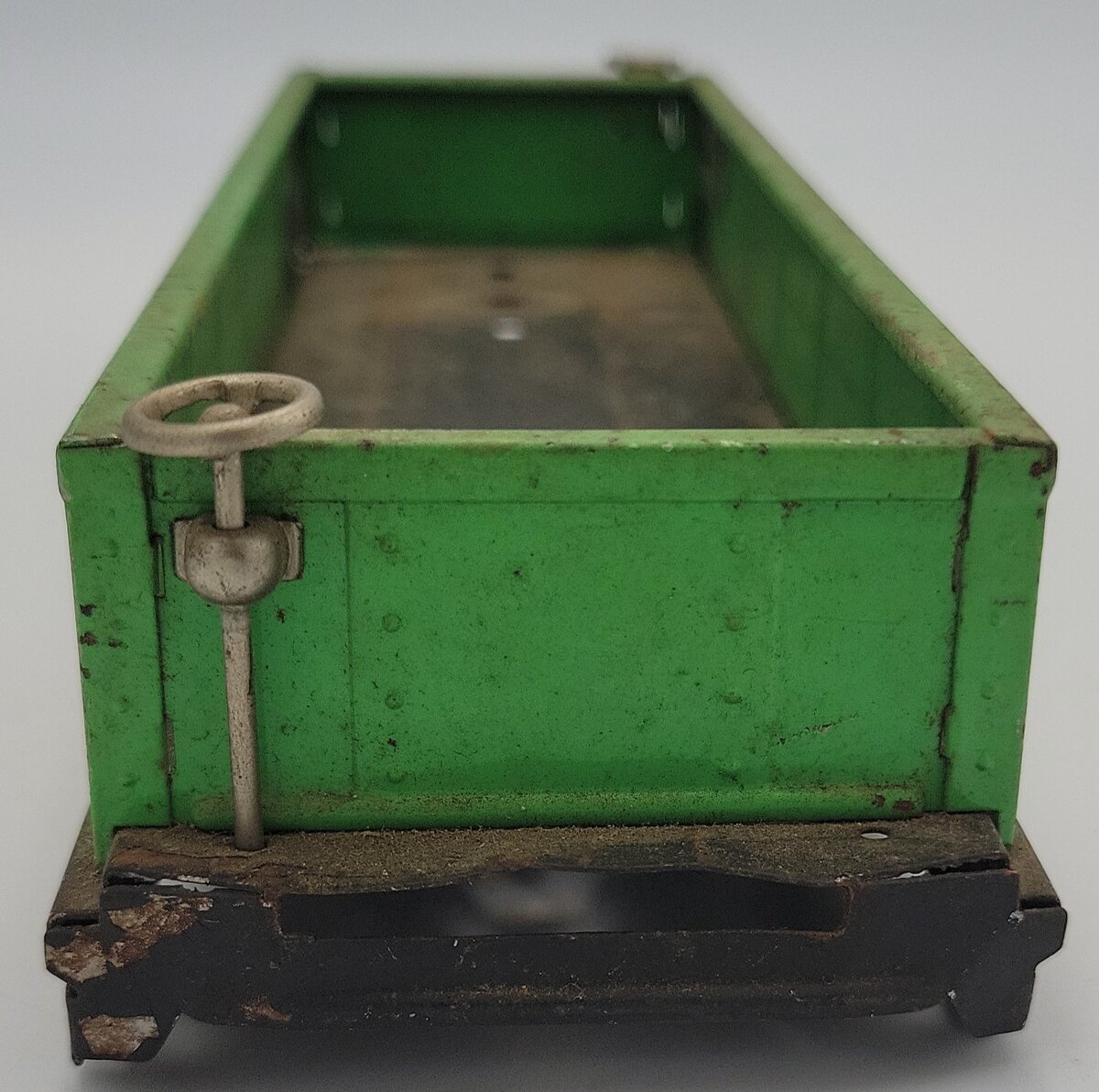 Lionel 812 Prewar Light Green Tinplate Gondola with Frame and Brakes