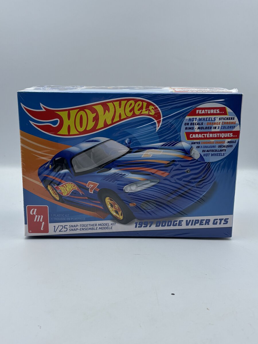 AMT 1349 1:25 Hot Wheels 1997 Dodge Viper GTS Plastic Snap-Together Model Kit