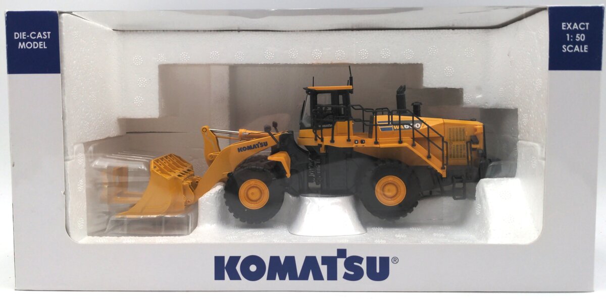 Universal Hobbies 8153 1:50 Komatsu WA600-8 Stone Handler