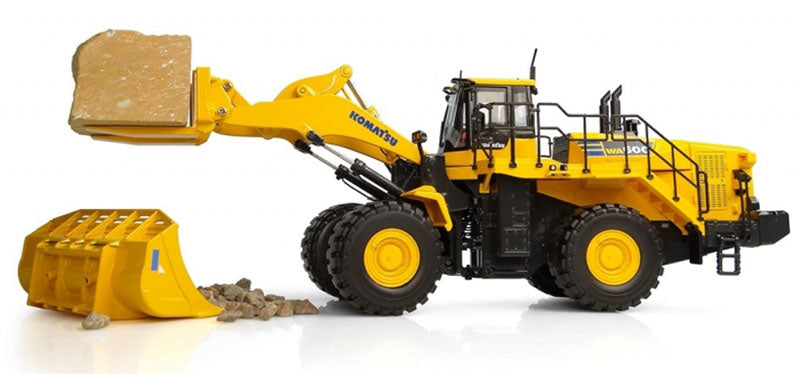 Universal Hobbies 8153 1:50 Komatsu WA600-8 Stone Handler