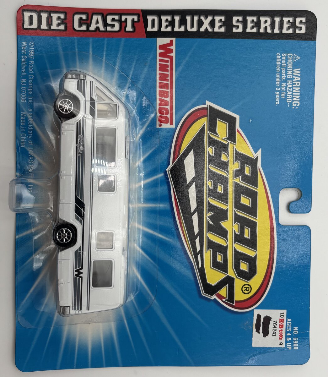 Road Champs 5900 1:43 Winnebago Chieftain RV Deluxe Series
