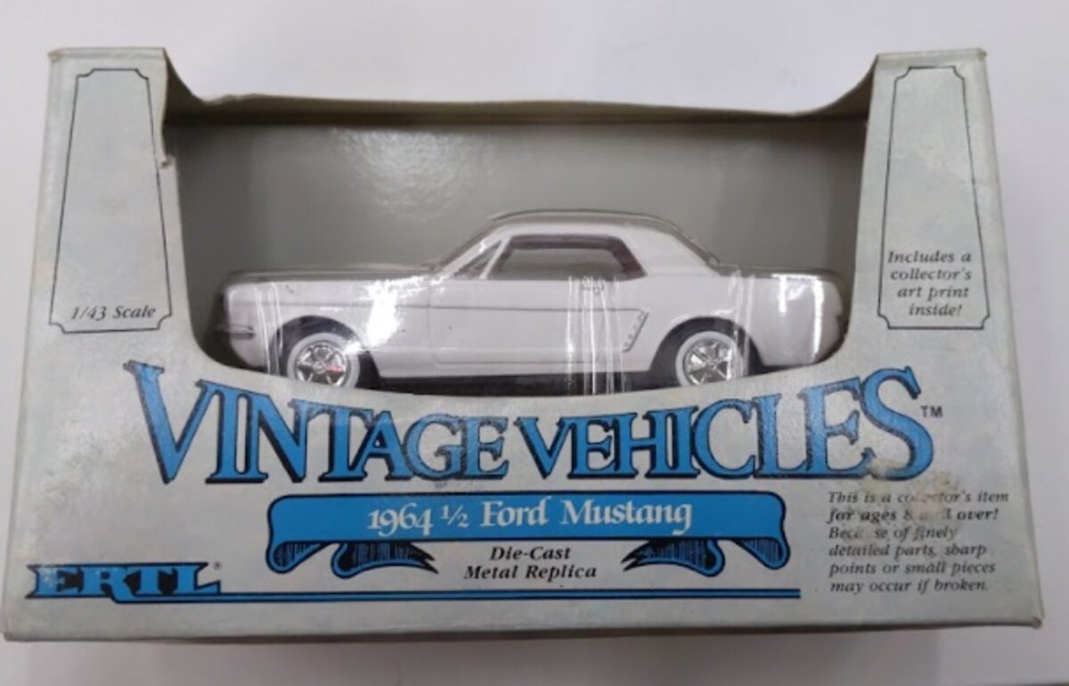 Ertl 2586 1:43 Vintage Vehicles 1964 1/2 Ford Mustang