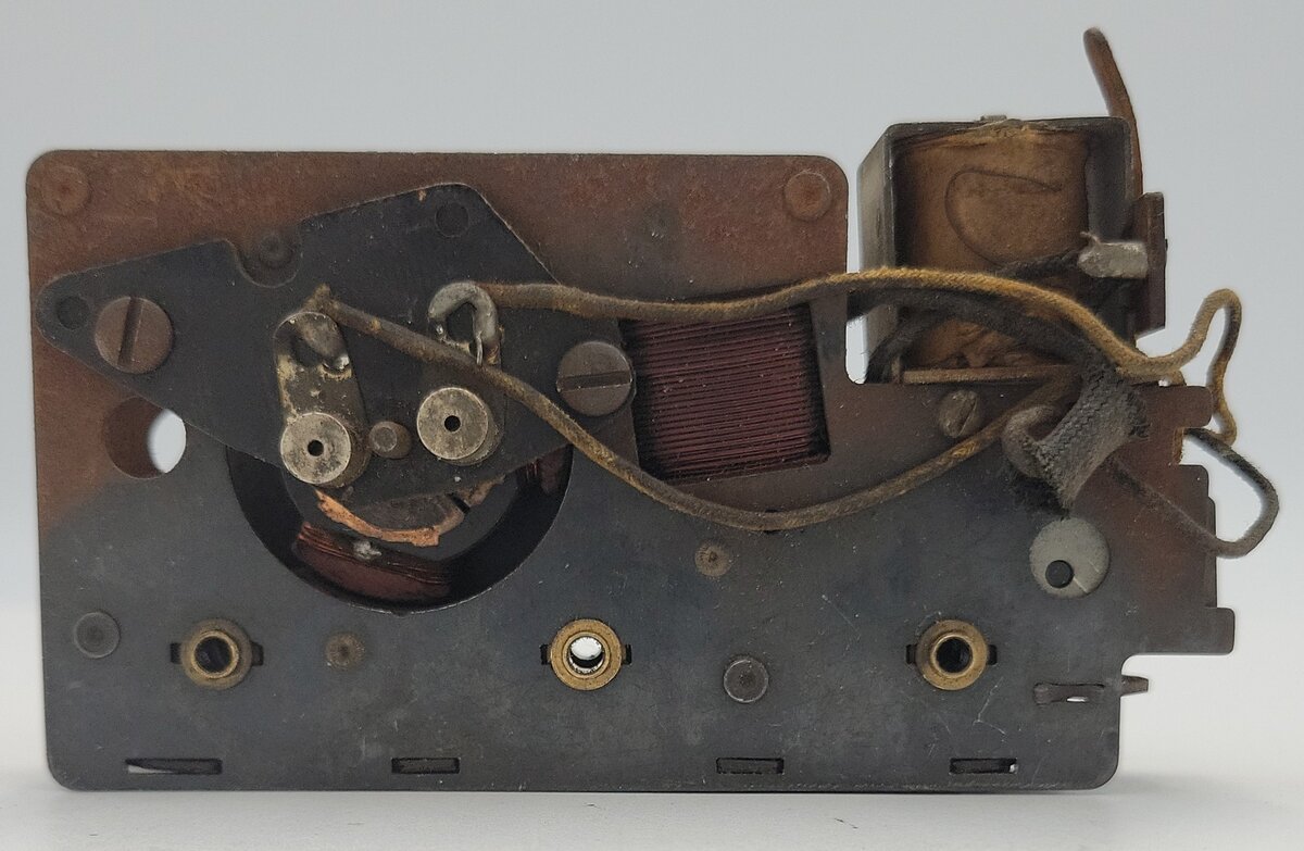 Lionel 221M-1 Motor Assembly for Parts or Repair