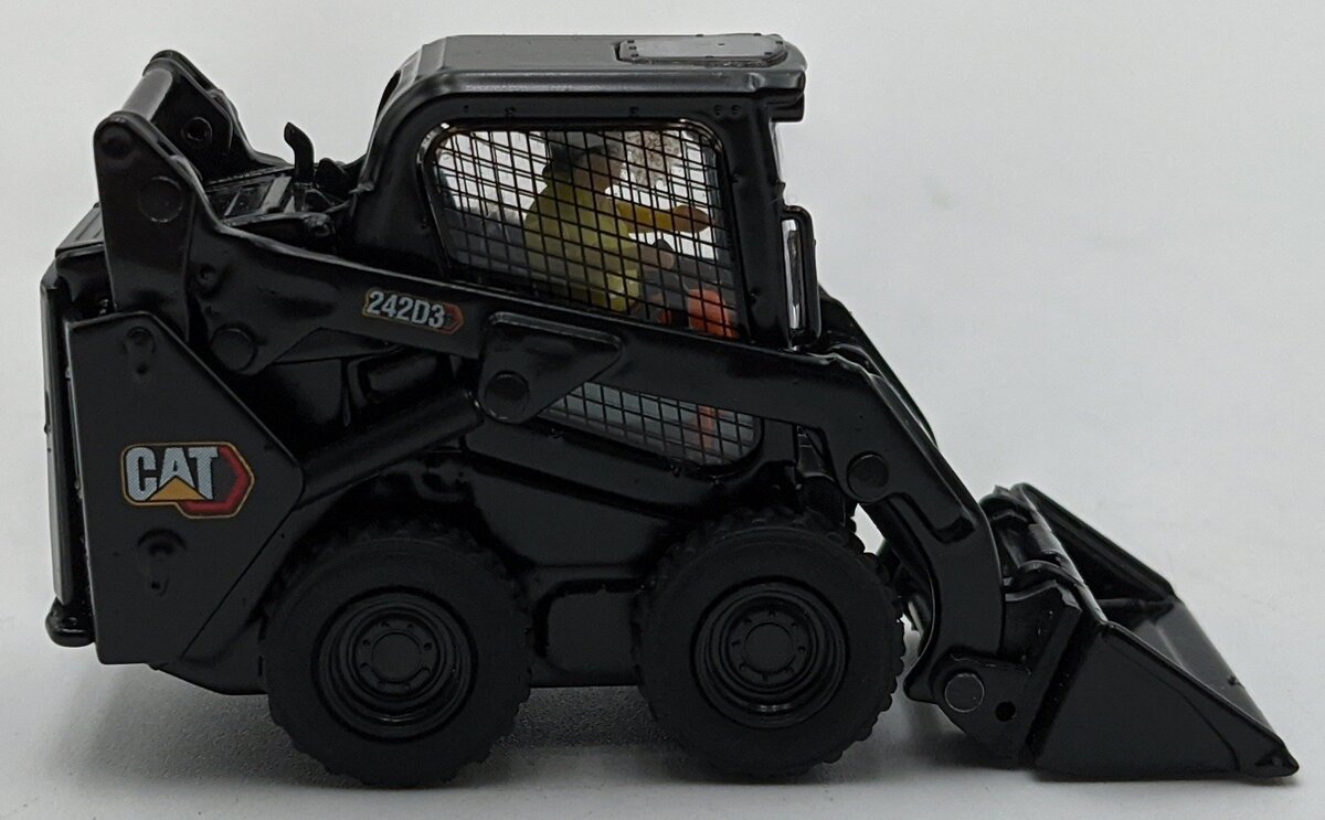 DieCast Masters 85676BK 1:50 Black Caterpillar 242D3 Skid Steer Loader
