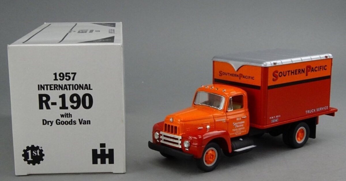First Gear 19-1604 1:34 SP 1957 International R190 W/ Dry Goods Truck EX/Box
