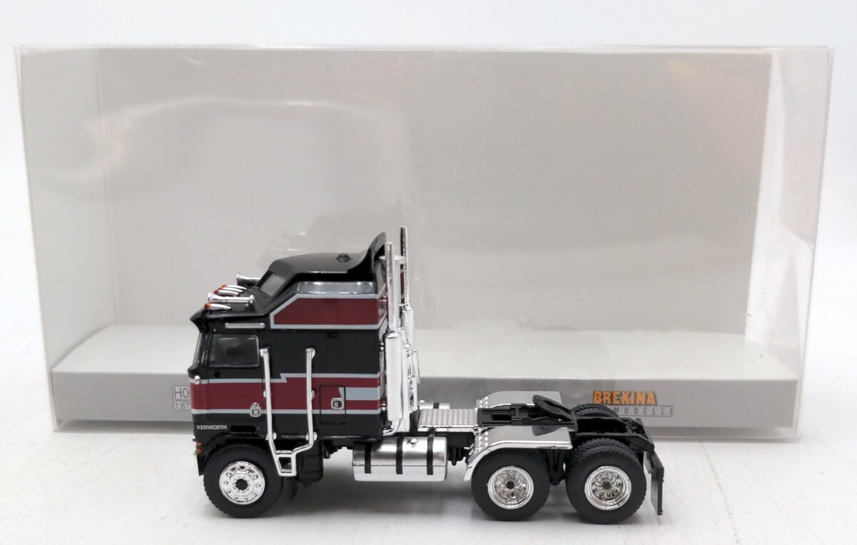 Brekina Automodelle 85726 1:87 1976 Kenworth K100 Aerodyne Sleeper Cab Black/Red