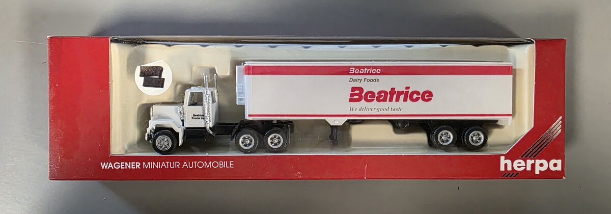 Herpa 6019 HO Beatrice Dairy Foods Tractor Trailer