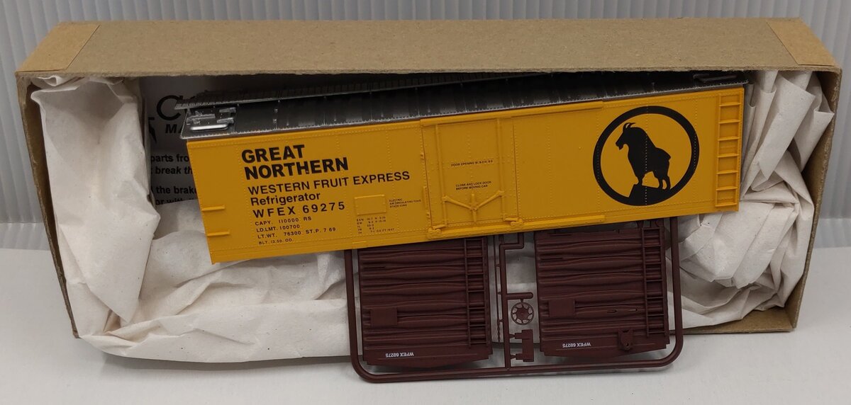 Accurail 8503 HO Scale Great Northern/Western Fruit Express 40' Steel Reffer
