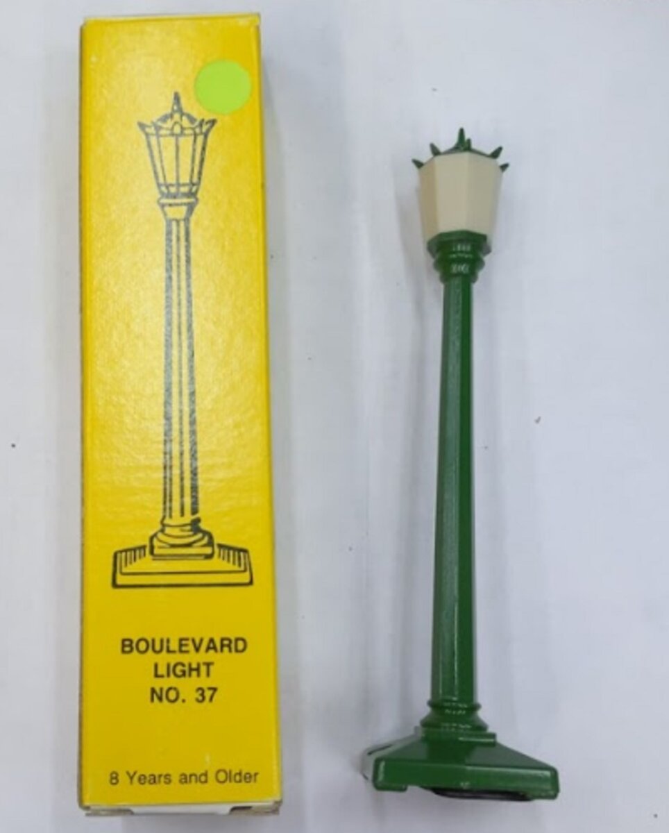 Chicaga Line Toy Company 37 O Scale Boulevard Light Green Street Light