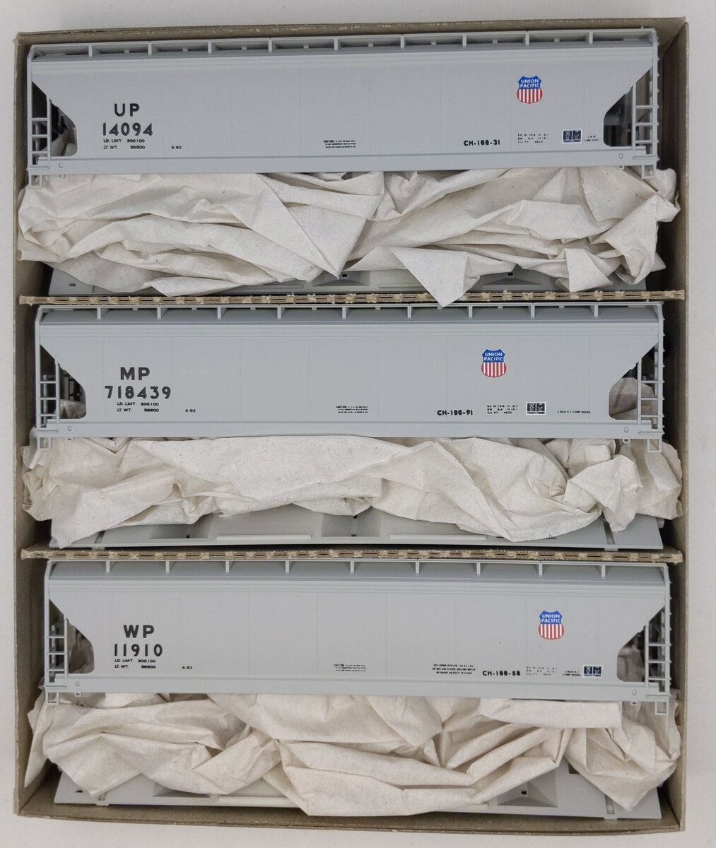Accurail 3332 HO Fallen Flag ACF 3-Bay Covered Hopper UP/MP/WP Kit (Pack of 3)