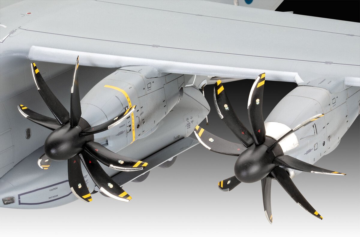Revell of Germany 03822 1:72 British Legends Airbus A400M Atlas RAF Plane Kit