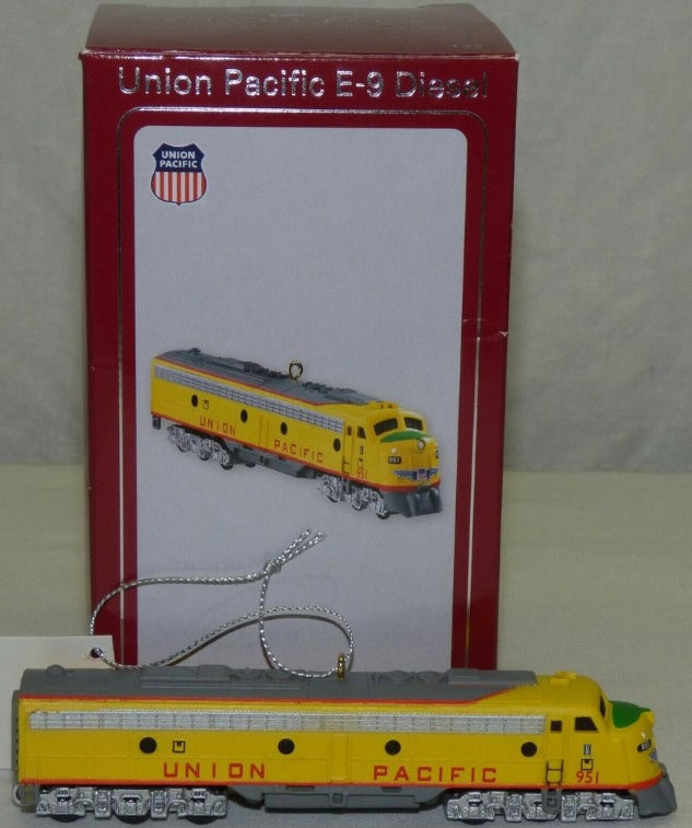 Carlton Cards 122 Union Pacific E-9 Diesel #915 Heirloom Chrismas Ornament