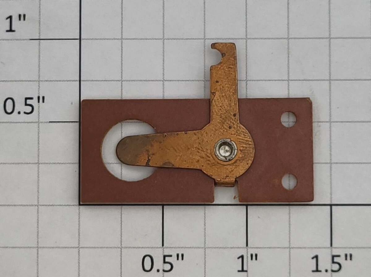 Lionel 2330-13 GG-1 Battery Insulator and Contact Assembly