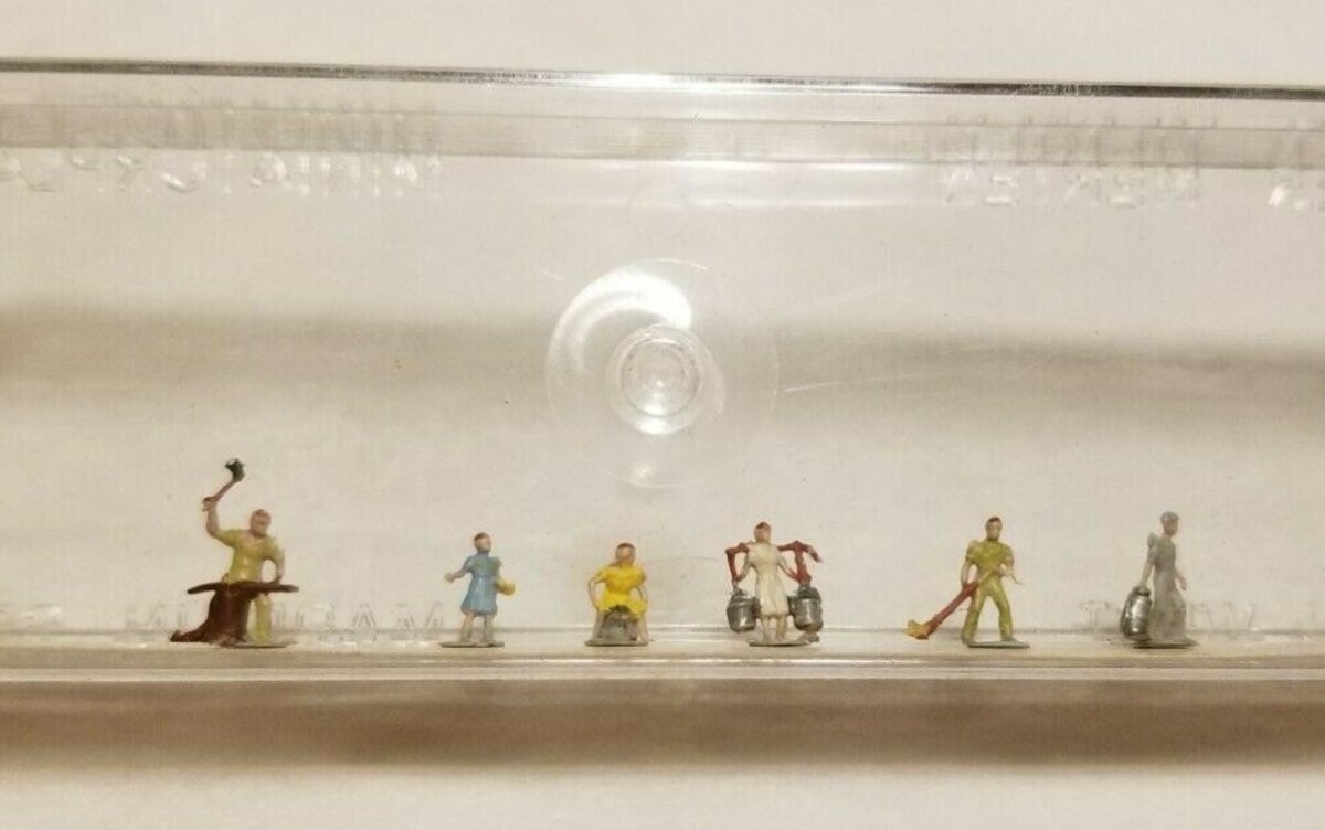 Merten Z-896 Z Scale Farm Workers Figure Pack (Set of 6)