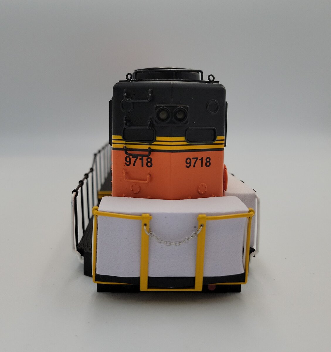 Lionel 2233041-306 O Gauge BNSF Legacy SD70 MAC Diesel Locomotive Shell #9718