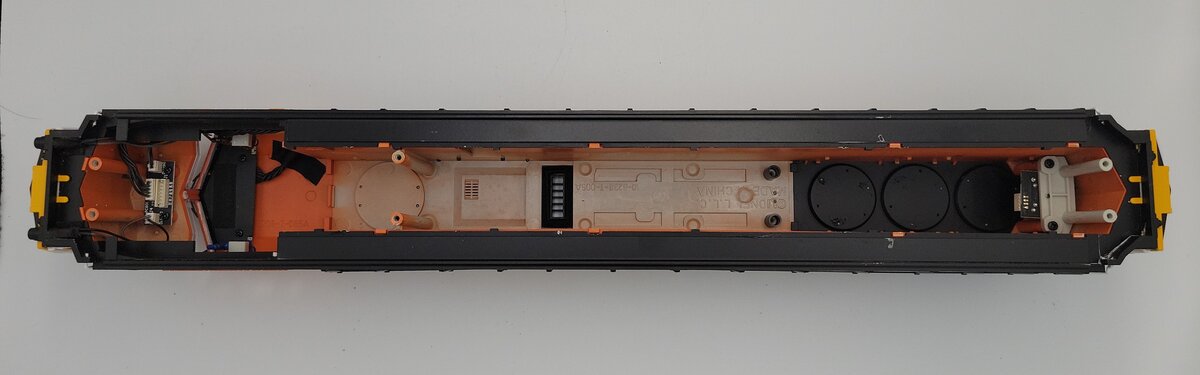 Lionel 2233041-306 O Gauge BNSF Legacy SD70 MAC Diesel Locomotive Shell #9718