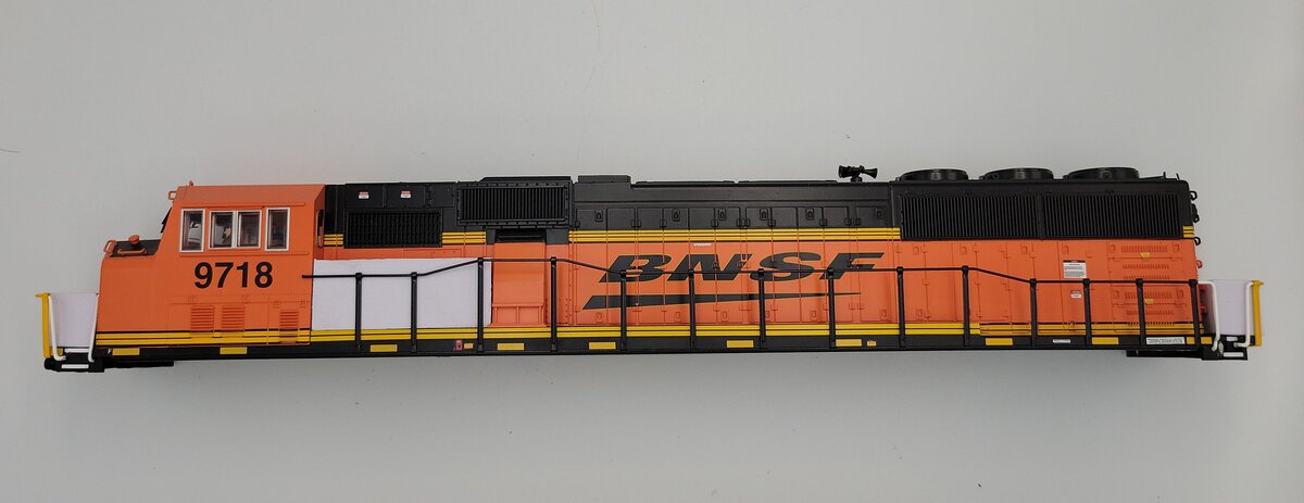 Lionel 2233041-306 O Gauge BNSF Legacy SD70 MAC Diesel Locomotive Shell #9718
