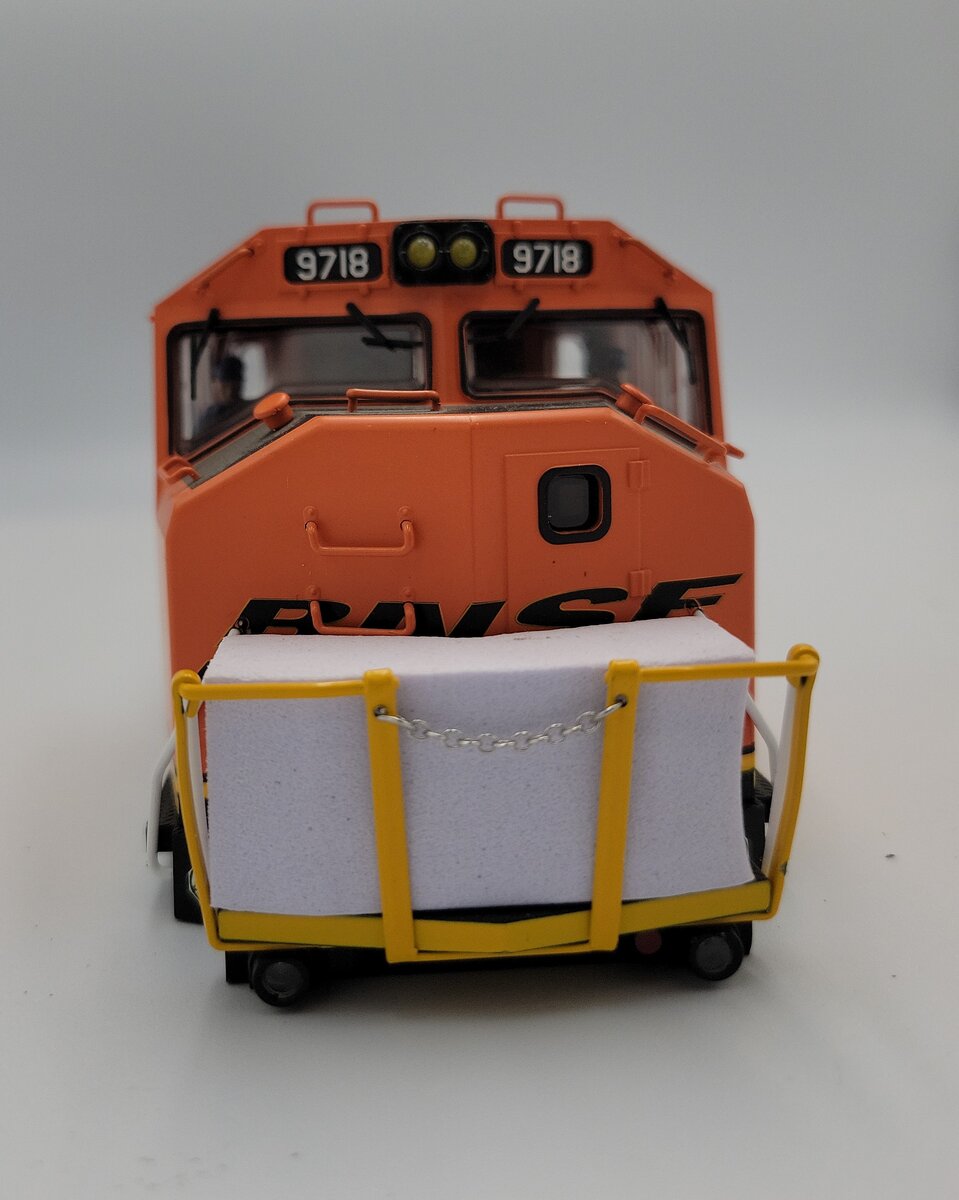 Lionel 2233041-306 O Gauge BNSF Legacy SD70 MAC Diesel Locomotive Shell #9718